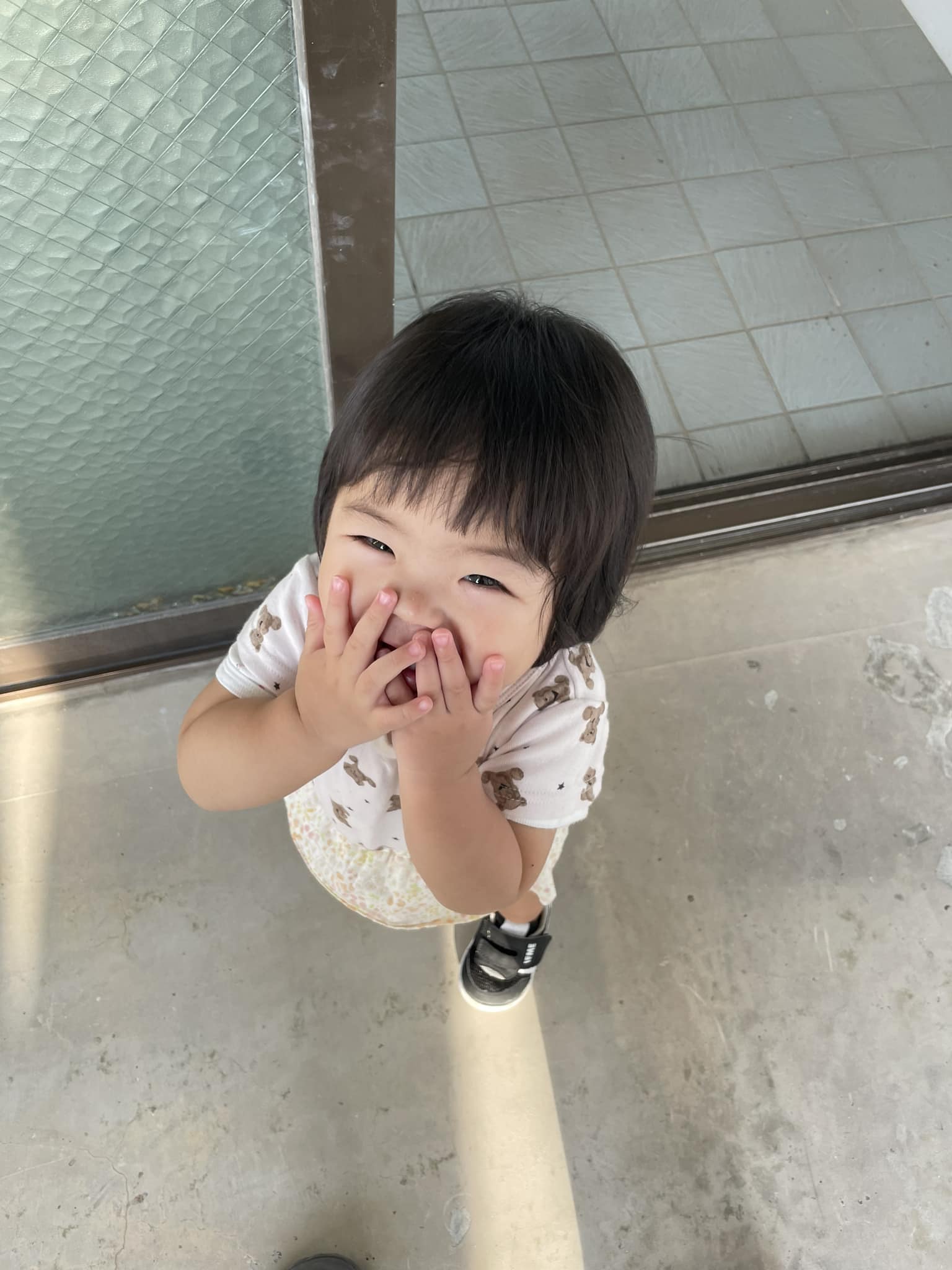 こんなポーズで見つめてきて
私のことをこう呼んでくる🤣
"パパ👨"